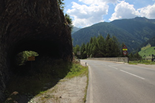 das andere Ende von alter und neuer Straße im Osthang der Iselschlucht …