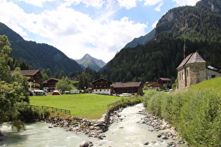 die Mündung des Dorferbachs von rechts in die Isel in Hinterbichl