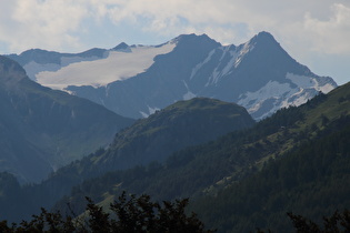 Zoom auf die Malhamspitzen mit Malhamkees im Maurerkamm und den Göriacher Almkopf im Dorferkamm davor