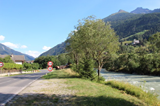 die Isel in der Talmündung des Virgentals ins Iseltal, Blick flussabwärts ins Iseltal