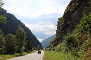 das Iseltal südlich von Huben, Blick talabwärts …