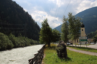 die Isel am Rand von Huben, Blick flussabwärts