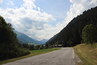 Blick über Osing talaufwärts auf Roßhorn, dahinter Fenneregg und Lenkstein