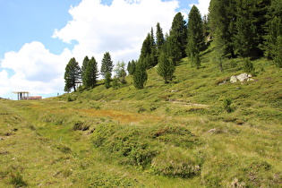 Blick über den Zufluss Richtung Passhöhe