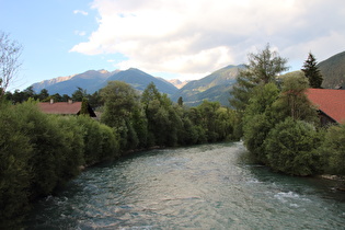 die Ahr in St. Georgen, Blick flussaufwärts, …