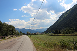 Blick talabwärts über das Industriegebiet Gais