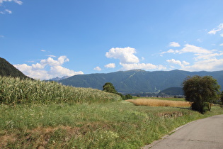 … und Blick über Bruneck zum Kronplatz