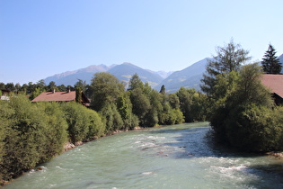 die Ahr in St. Georgen, Blick flussaufwärts …