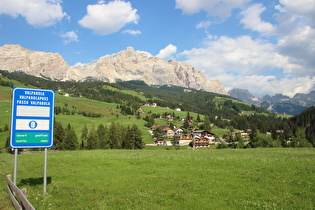 in Stern, Blick über das Gadertal zum Lavarela-Massiv