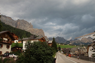 aufziehende Regenwolken über St. Kassian, Blick nach Südosten