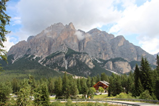 … und Blick auf das Lavarela-Massiv