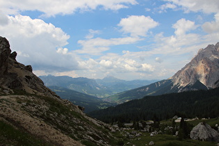 Blick nach Norden ins Gadertal und auf den Peitlerkofel, …