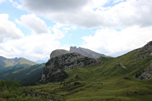 … und Blick nach Süden auf die Marmolada am Horizont und den Sasso di Stria