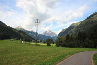 zwischen Campestrin und Mazzin, Blick talaufwärts auf Col Rodella und Gruppo del Sella …