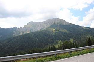 … und Blick auf die Ostflanke des Latemar mit Cima da Ciamp und Monte Toac