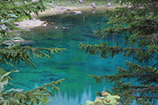 Zoom in das türkisblaue Wasser des Karersees