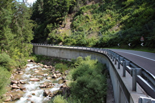 der Eggentaler Bach in Birchabruck, Blick flussaufwärts …