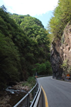 oberer Bereich der Eggentaler Klamm, Blick talabwärts …