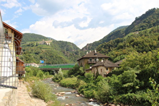 der Eggentaler Bach in Kardaun, Blick flussaufwärts …