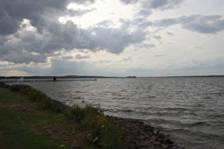 … und Blick nach Südwesten, am Horizont die Rehburger Berge