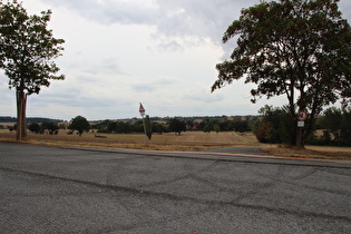 … Blick über Wiederbrügge auf Bergkirchen, …