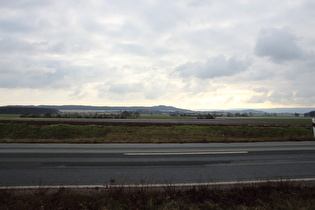 bei Meiers Mühle, Blick auf Benther Berg, Gehrdener Berg und Deister am Horizont …