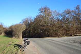 … und Blick zum Kulminationspunkt der Straße