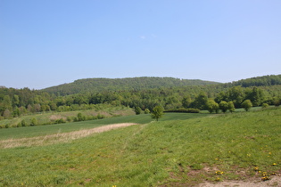 … und Blick nach Westen auf den Hasselburg