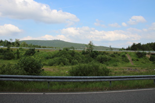 Abfahrt nach Braunlage, Blick über die B4/B242 zum Wurmberg