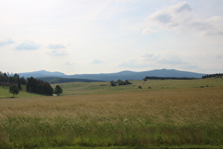 Anstieg zwischen Königshütte und Elbingerrode, Blick nach Westen auf den Hochharz mit Wurmberg und Brocken …