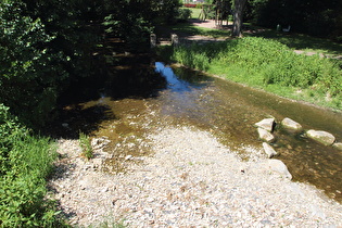 die Emmer in Oeynhausen, Blick flussaufwärts …