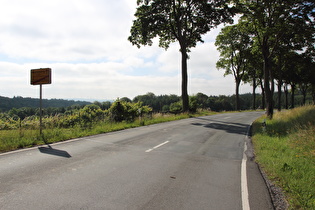 kurz nach Etappenstart am Südrand von Essentho, Blick nach Süden …