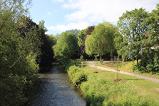 die Diemel in Niedermarsberg, Blick flussaufwärts …