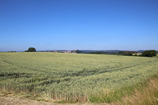 … Blick nach Westen auf Obermarsberg …