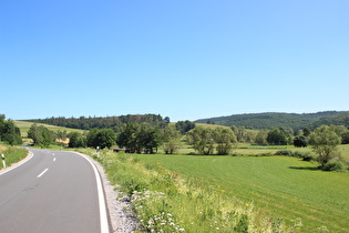 L3198 im Orpetal nördlich von Kohlgrund, Blick nach Norden …