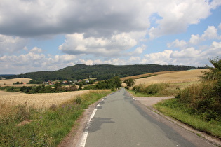 Sattelpunkt zwischen Vorembeck und Völkerhausen, Blick auf Vorembeck, …