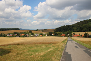 zwischen Völkerhausen und Hasselburg, Blick auf Völkerhausen
