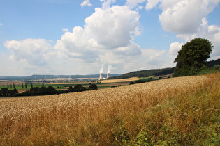 … Blick nach Westen zum Kernkraftwerk Grohnde …