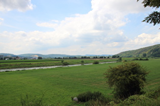 Wesertal unterhalb von Bodenwerder, Blick flussabwärts …