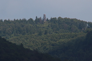 Zoom auf den Ebersnacken mit dem Ebersnackenturm