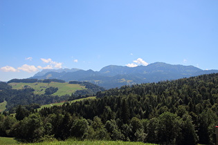 … Blick nach Südosten zum Pilatus …