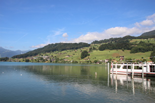 … und Blick nach Südwesten auf Oberwilen und die Ostflanke der Emmentaler Alpen