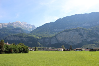 … und Blick nach Süden auf den untersten Wasserfall des Rychenbachfalls