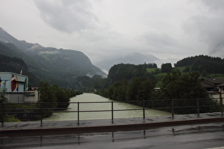 die Aare zwischen Meiringen und Schattenhalb, Blick flussaufwärts …