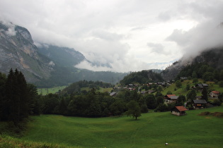 Gadmertal, unterer Bereich, Blick über Eggi zum Kirchet im Haslital