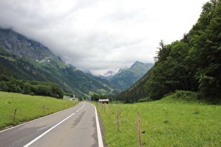 Blick zur Talstation der Tällibahn bei Fuhren und den Wendengletscher