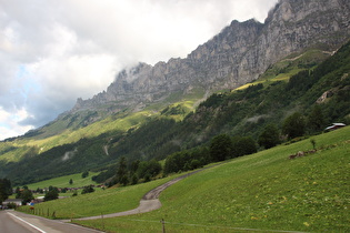 … und Blick über Obermaad auf die Gadmerflue