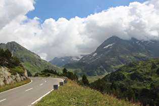 … und Blick zum Tschingelfirn, darüber der Stucklistock in Wolken