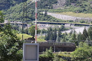 Zoom auf Gotthardstrasse und Schöllenenbahn