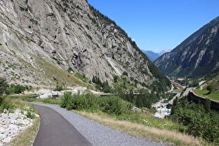 weiter oben, Blick über die Veloroute talabwärts …